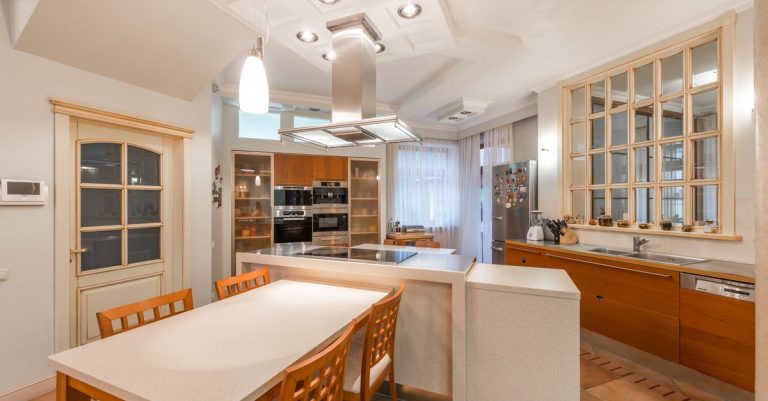 מטבח פתוח או סגור: יתרונות, חסרונות ועלות פתיחת קיר